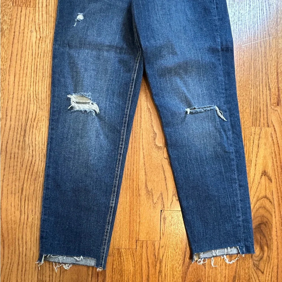 Old Navy Extra High Rise Curvy Ski-Hi Straight Jeans - Picture 2 of 6